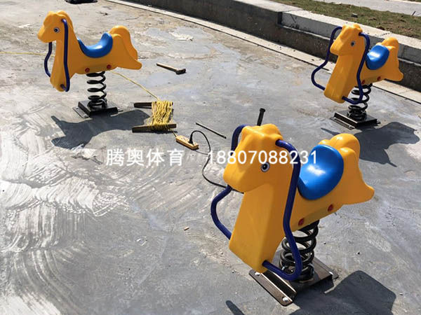 兒童游樂設(shè)施